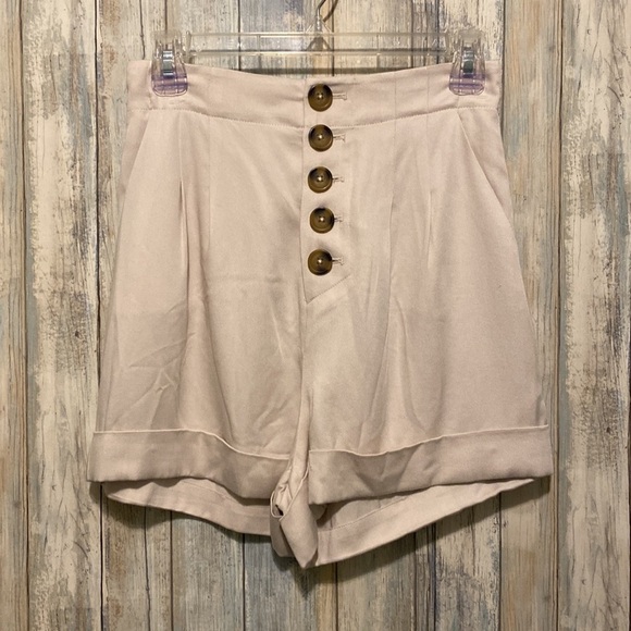 BB Dakota Eggshell Hight waist button up linen pleated shorts | NWT | 4 - Picture 3 of 10